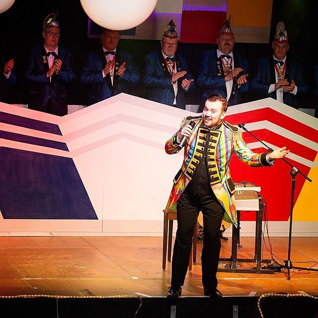 tbenss's tweet photo. #Fastnacht was my first love.
.
.
.
#fastnachtwasmyfirstlove #fasnacht #karneval #carneval #sänger #musik #fastnachtssänger #bockenheim #bockrum #leiningerland #pfalz #spaß #blauweißrotgelb https://t.co/9kiAgEgohI https://t.co/HR4rM8GNLe