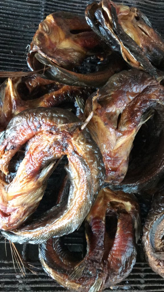 Mzcapitaldiva01's tweet photo. @inecnigeria While everyone is still waiting for the results, please come and buy freshly smoked fish at a very affordable price ..#catfish #panla #titus https://t.co/NEJAJ37Mcv