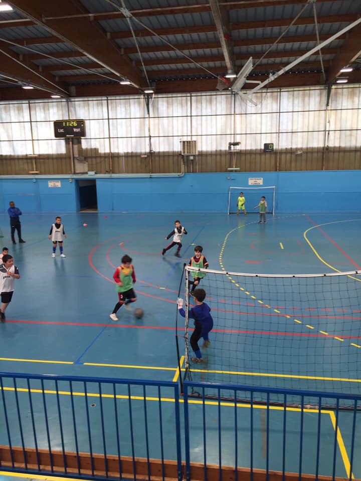 BastiaAgglo's tweet photo. ⚽️ STAGES FUTSAL VACANCES (1)

1er jour du premier stage !Échauffements ludiques, ateliers tirs au but, séances de penalty, matchs ... étaient au programme de cette matinée suivi d’un tournoi
Avec biensure le goûter de fin de journée 

A dumane per u secondu ghjornu 
Forza Bastia https://t.co/ciVEaygoWQ