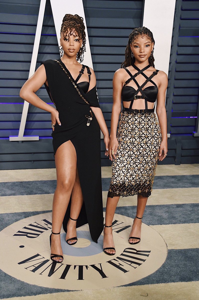 chloexhalle's tweet photo. versace versace versace ✨✨ https://t.co/zNuDf6ae3f