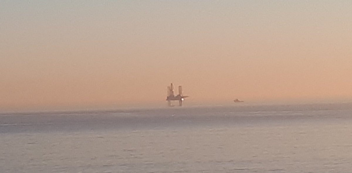 _msec_'s tweet photo. Beautiful view of the oil platform today... how @Tobias_Ellwood campaigned against a wind farm and not this is beyond me... @Bournemouthecho #DeadDolphin

https://t.co/MWkhJbM9ql https://t.co/0flxaCHg4p