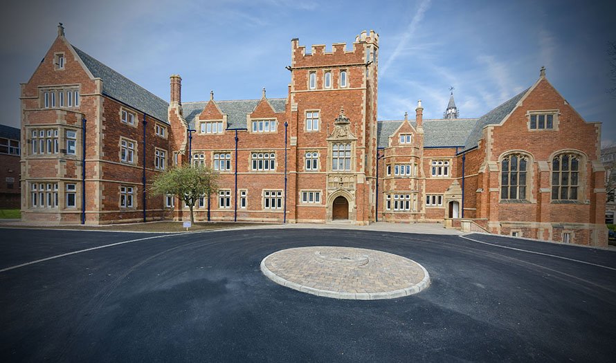 VersatileEng's tweet image. Delighted to have supplied heating solutions for the restoration of McArthur Hall at Methodist College, Belfast by Woodvale Construction Company, including Zehnder multicolumn #radiators, @JagaUK Built-in radiators &amp;amp; @QuartzFanCoils fan coil units. bit.ly/2SqGqMH