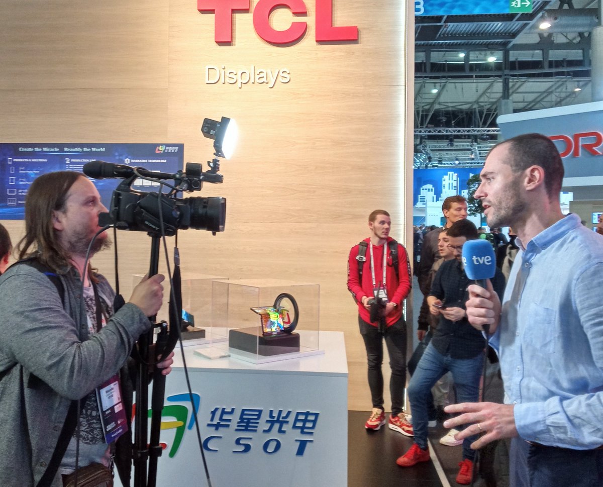 alcatelmobileES's tweet photo. ¡@rtve ha estado hoy en nuestro stand, haciéndose eco de nuestras novedades! 📺#MWC19 #MakingTheFutureIntelligent https://t.co/pb05cm5D63