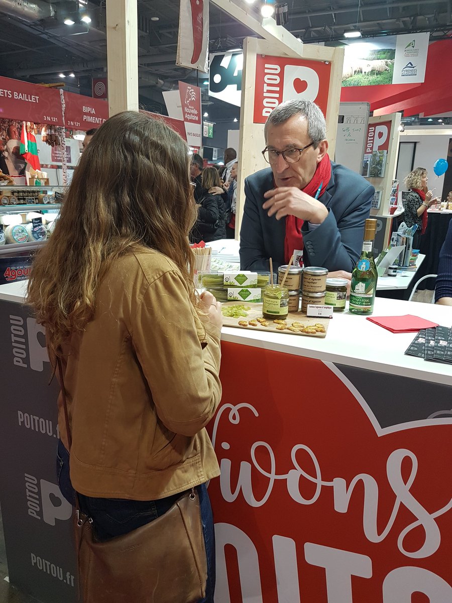 MarquePoitou's tweet photo. Au #SIA2019, les entreprises, producteurs et artisans du #Poitou travaillent aux côtés des équipes des deux Départements @DeuxSevres et @departement86 pour promouvoir saveurs et richesses locales. Une synergie qui fonctionne ! https://t.co/yK7EgLQpMK