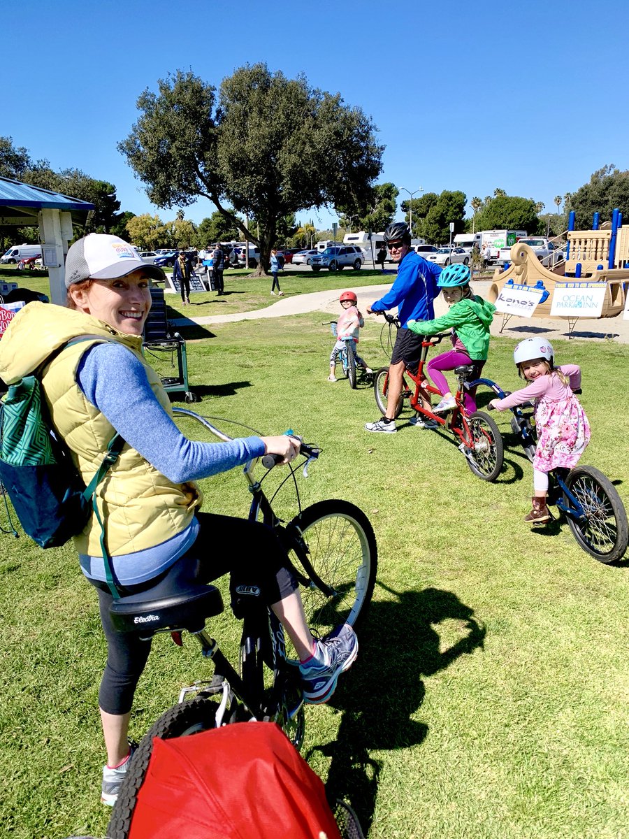 SidewalkStarts's tweet photo. Sometimes all it takes to switch modes is an inspiring (and super strong) neighbor. The triple tandem ride never fails to get my kids excited to bike somewhere.

#MobilityWithKids #tandembike https://t.co/V1ykODZjyA