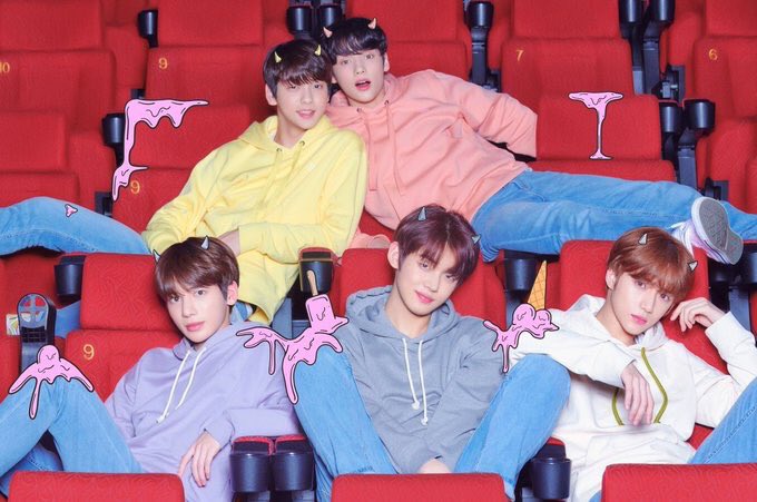 starsinmyxoul's tweet photo. Já tô vendo o BTS e TXT juntos como irmãos, nas premiações e etc.
Amo demais os meus bebês 💜💙🧡#TOMORROW_X_TOGETHER https://t.co/ktnzsmvHLj