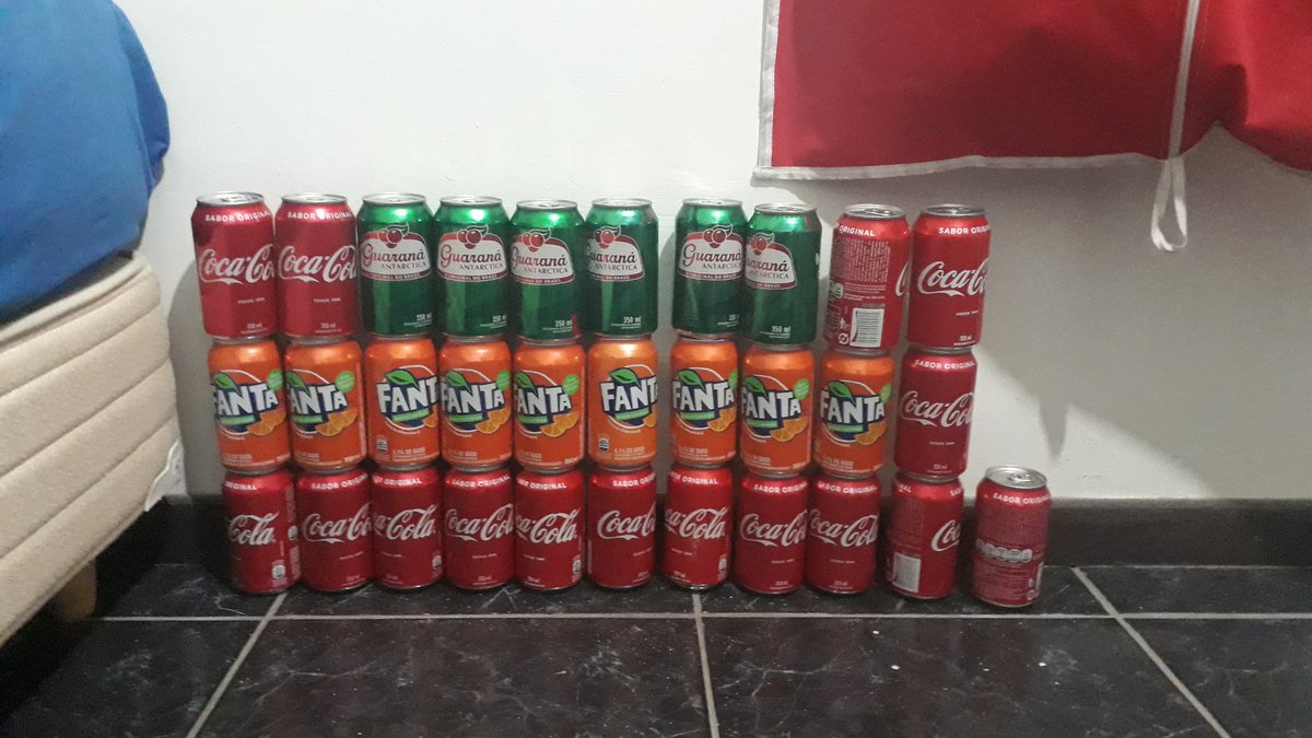Faabysl's tweet photo. Ai você não bebe seus refri e vai estocando kkk https://t.co/sR4ZaboNi7