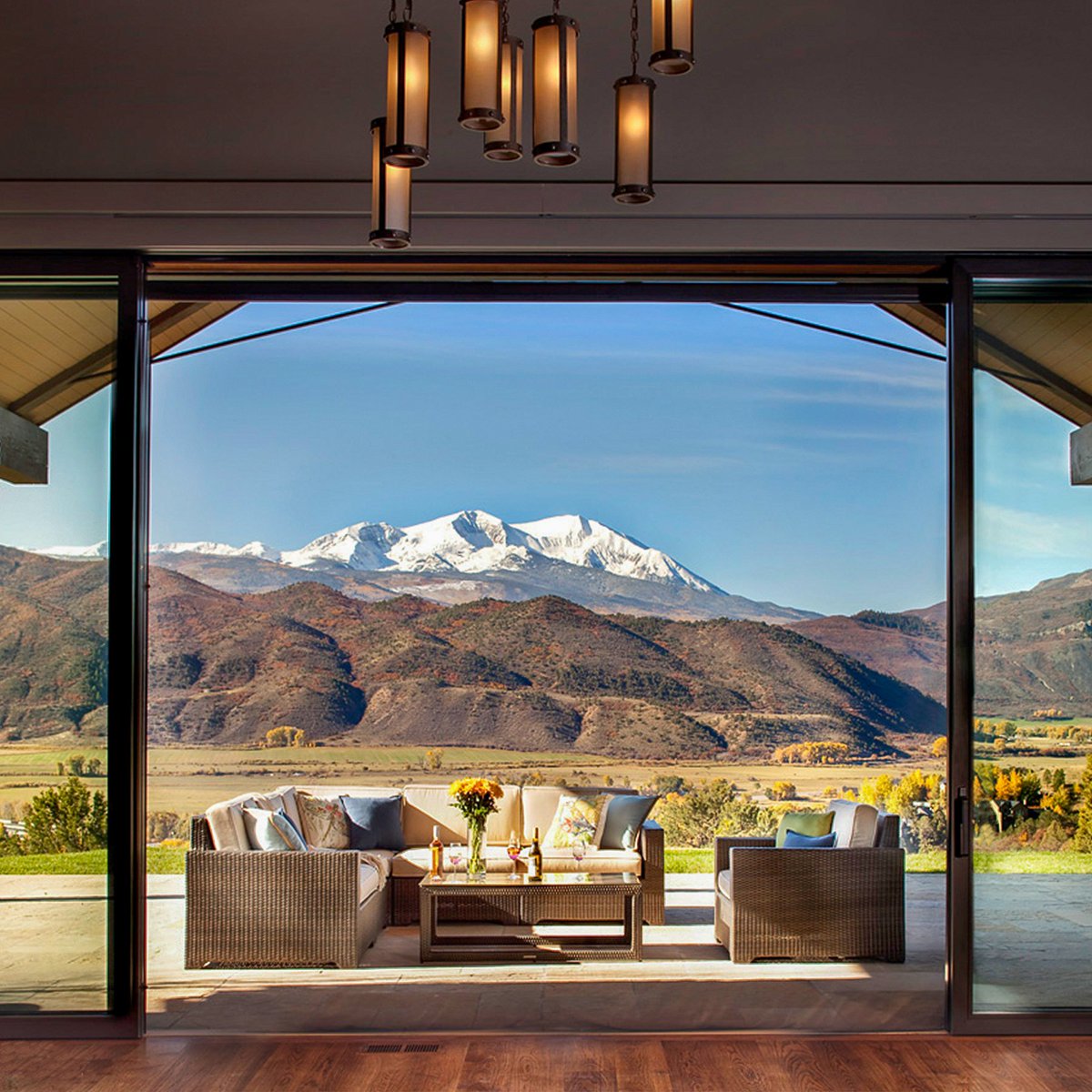 ForumPhi's tweet photo. The ideal spot for a get together with friends over a glass of wine. With #Sopris mountain in direct view of the home, our goal was to maximize the viewing potential in every area of the home. Check out the link below for more! #ForumPhi

https://t.co/vaDKNKYZkx https://t.co/8qzbqW8FMi