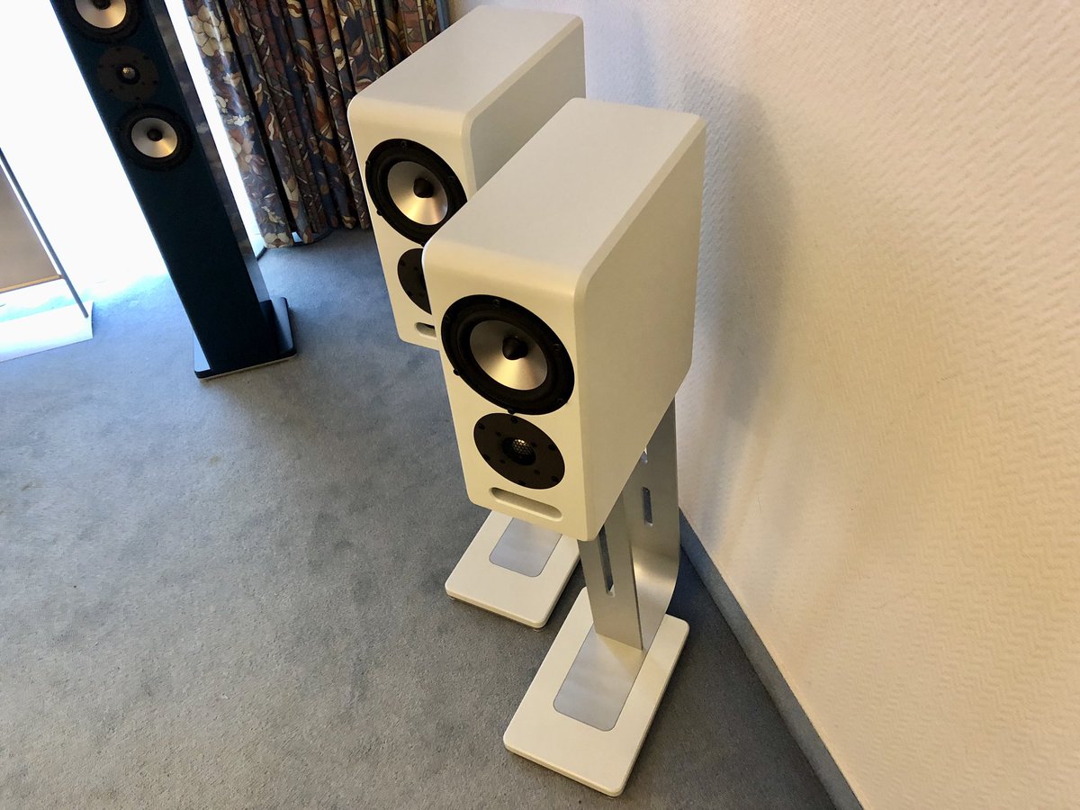litemagazin's tweet photo. Spotted at Norddeutsche HiFi-Tage and now under review: The tmeless designed, customized equipped and promising sounding Inklang AdvancedLine 13.2 F.A.Z.-Edition.
#ndht #ndht2019 #norddeutscheht #litemagazin https://t.co/h07o9NmtPR
