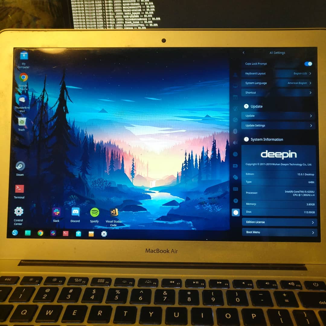 I did a thing! I converted a 5yr old macbook air that couldn't run the newest OS into a Linux laptop and it feels great again! #deepinos #linux #macbookair #its2019 #hellohihowareyou