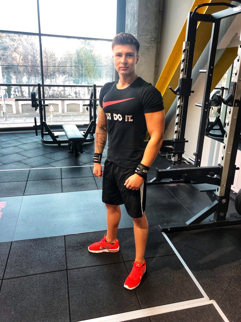 ValeValentino2's tweet photo. Somebody told me couple months ago “Just do it Vali!” Guess what...?I still do it ! ✅ #justdoit #FitnessModel #fitnessambition https://t.co/pbnKv79QdO