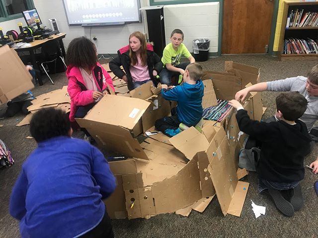 CentralCabotpK4's tweet photo. It takes teamwork, cooperation, and creativity to construct a cardboard house! #MakerLibrary #CEunited https://t.co/FMHQIDQWdF https://t.co/VegGpExn9G