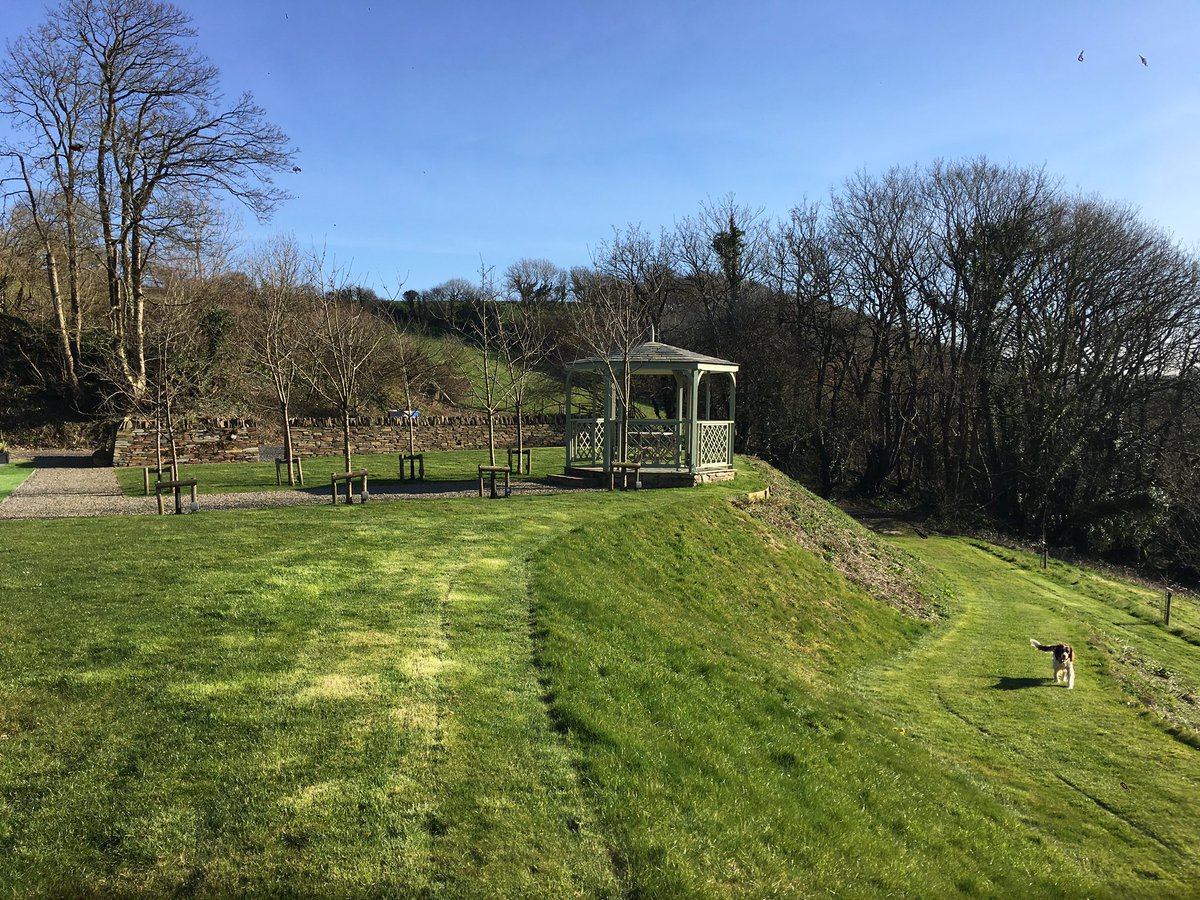 pengennamanor's tweet photo. WOW what a cracking day it has been! Warmest Feb temp on record apparently. Perfect day for us to emerge from our social media cocoon of the last few months! What have we been up to? Stay tuned to our Instagram this week to find out more... (https://t.co/ijh0tqt5JY) https://t.co/UaEK4B5lwP