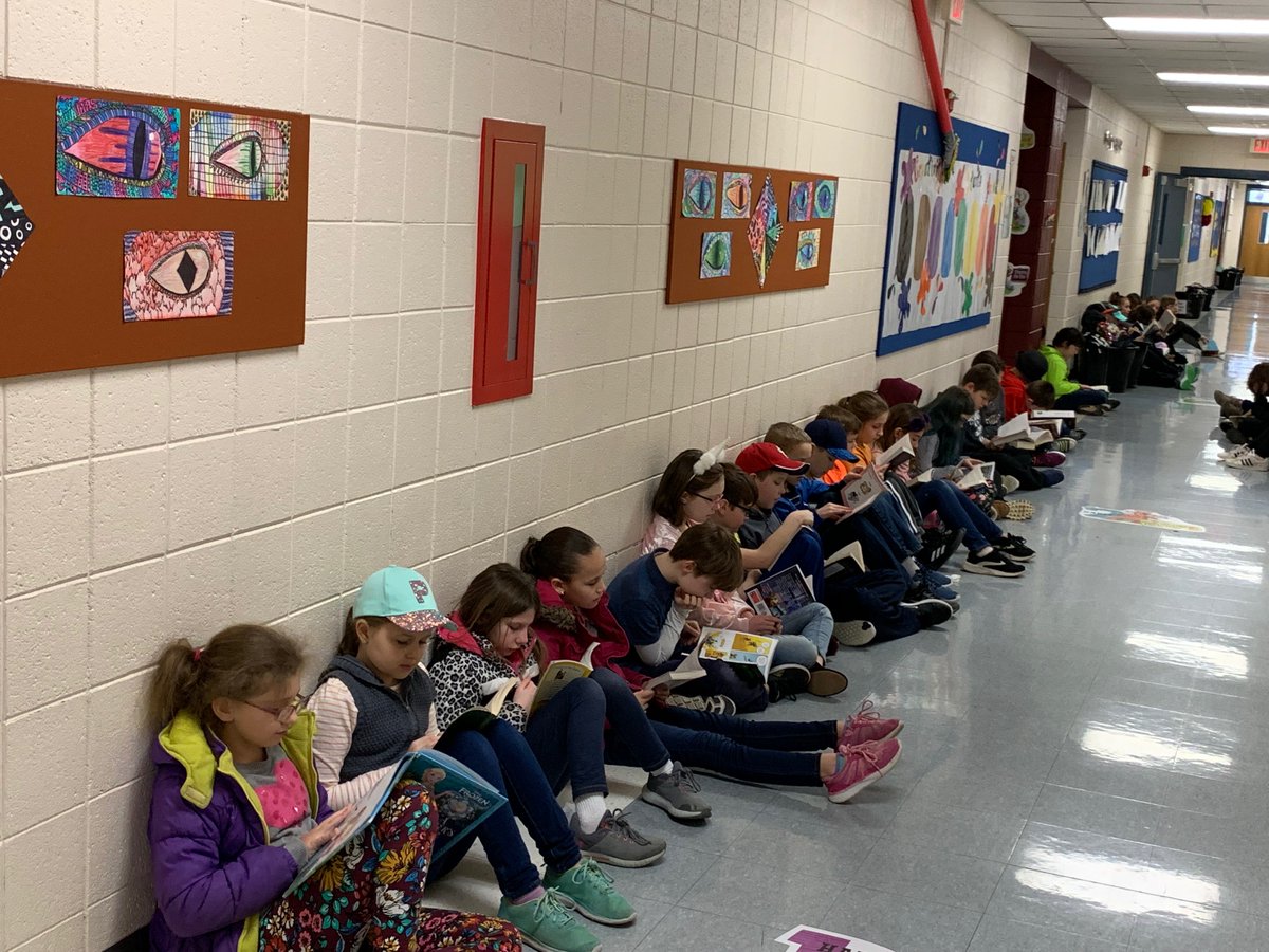 CSELions's tweet photo. Starting off Read Across America Week with school-wide Drop Everything and Read time!
#MinutesMatter #LoveLearnLead #CSELions https://t.co/CNI1Y9LjSw