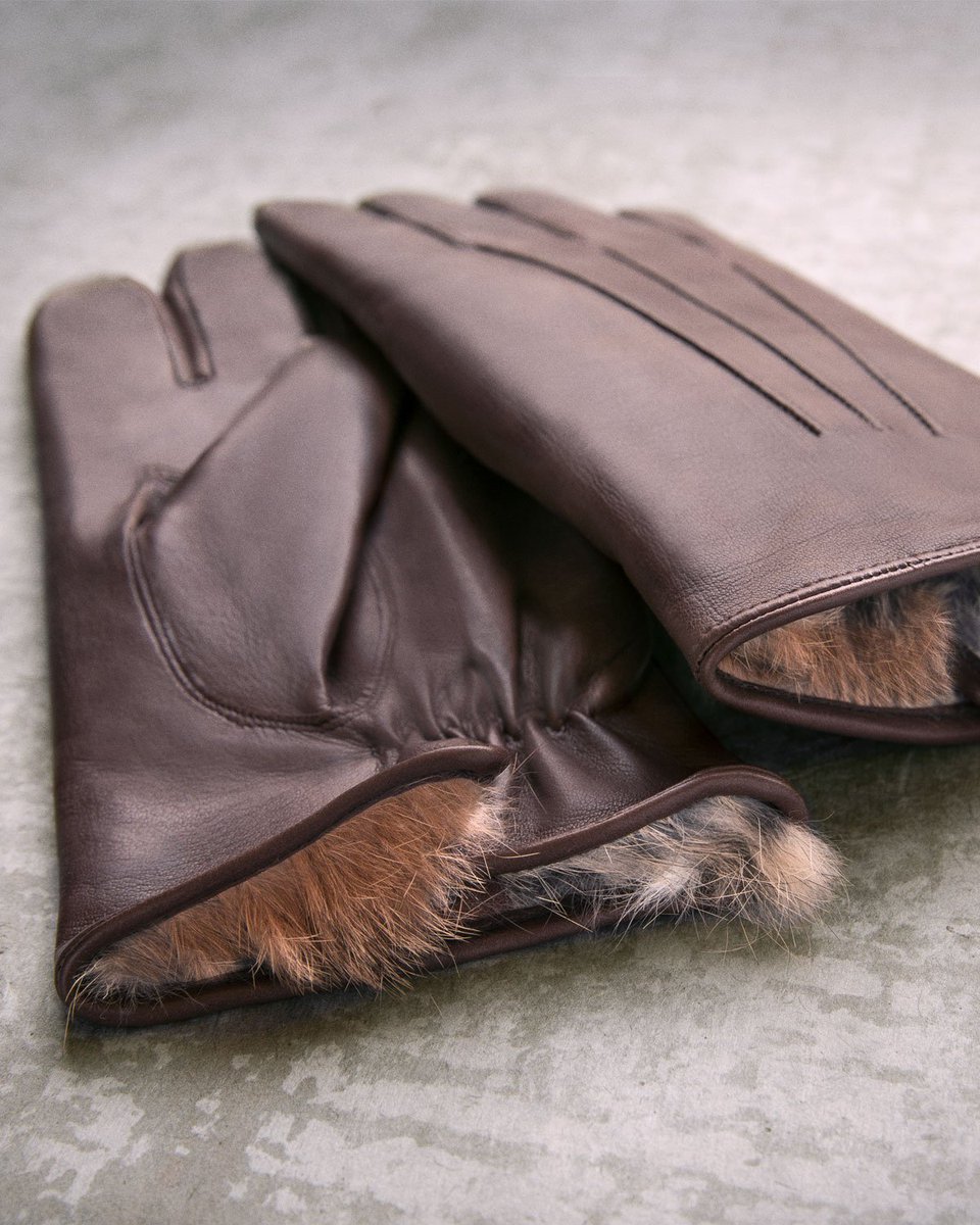 fratelliorsini's tweet photo. Fur, Cashmere, Shearling ... You're Getting Warmer. 🔥 Cozy up to the world's largest selection of soft and toasty linings at LGO! 
https://t.co/HVVDrG5pVL
#leathergloves #wintergloves #gloves https://t.co/PsoZ57WZIl