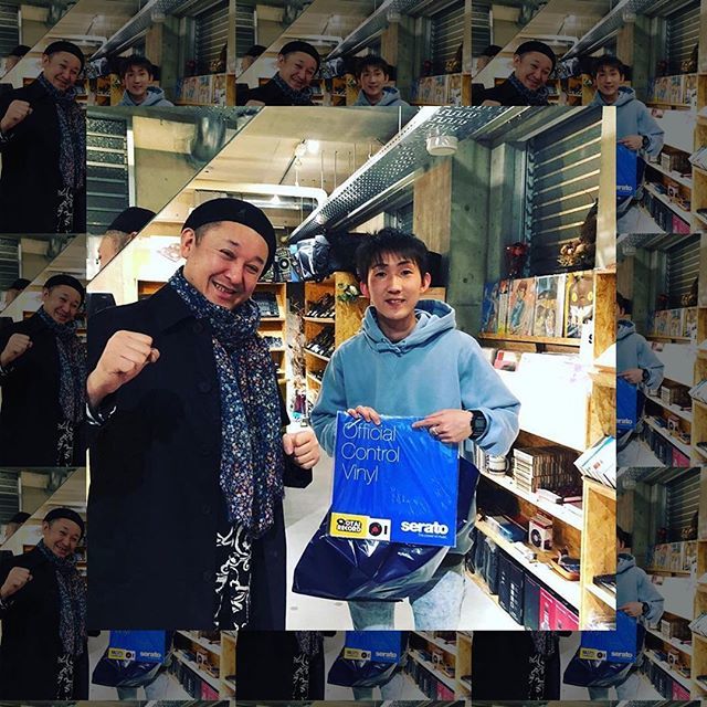 DJ_iTSUKi_'s tweet photo. ・
大須店初めてお邪魔しました💿🔊
・
久々に針とバイナル新調🙆🏻♂️
豪華特典もありがとうございました🙏🏻
・
#オタレコ #otairecord #大須店 #laben https://t.co/J48xGtXbtu https://t.co/znvvY0yBn7
