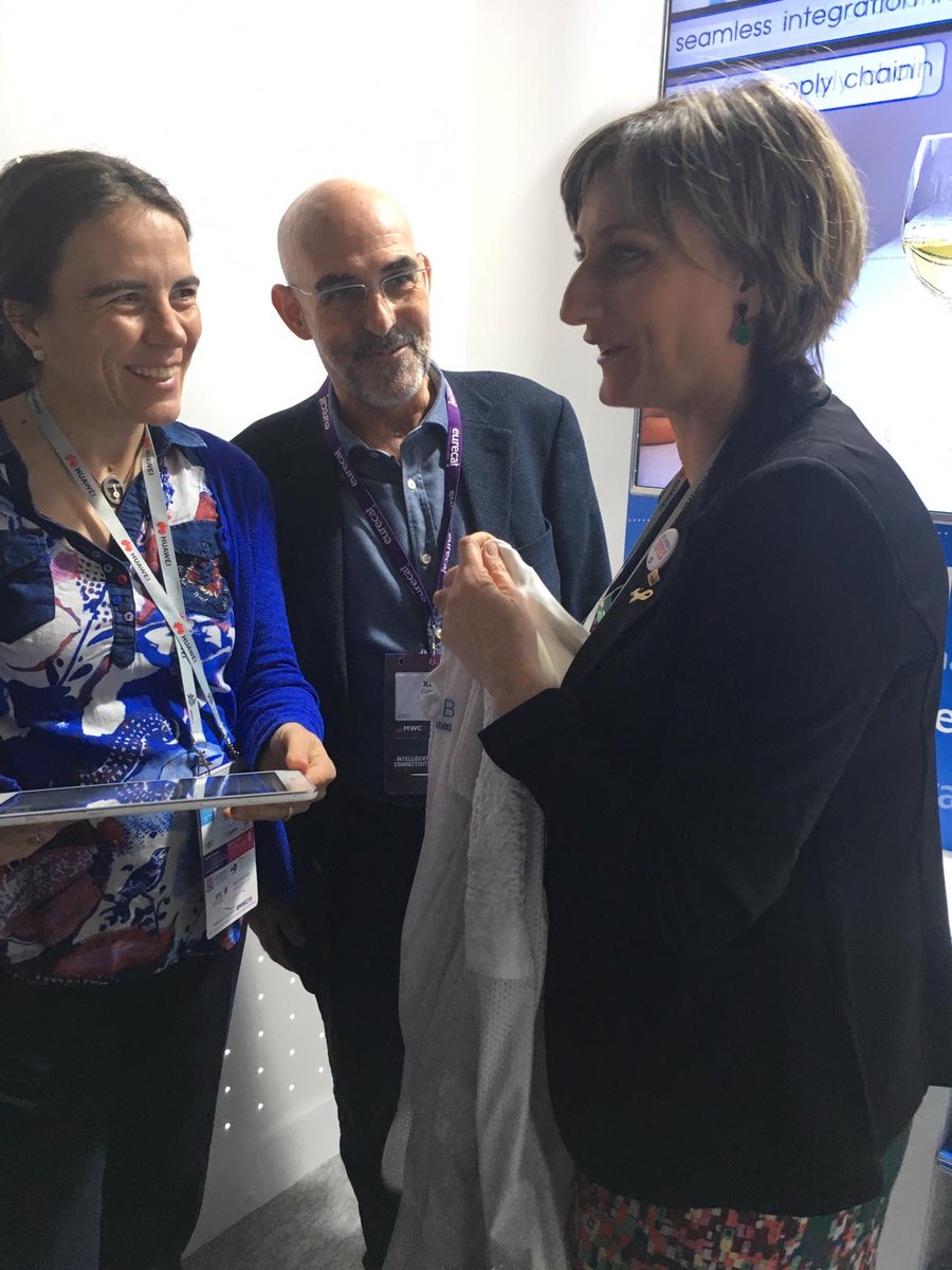 Gemmabatlle's tweet photo. Explicant els projectes @Eurecat_news #ehealth a la consellera #salut @albaverges  @gencat #rehab #cronicitat #empowementpacient #live https://t.co/iySTPp6btg