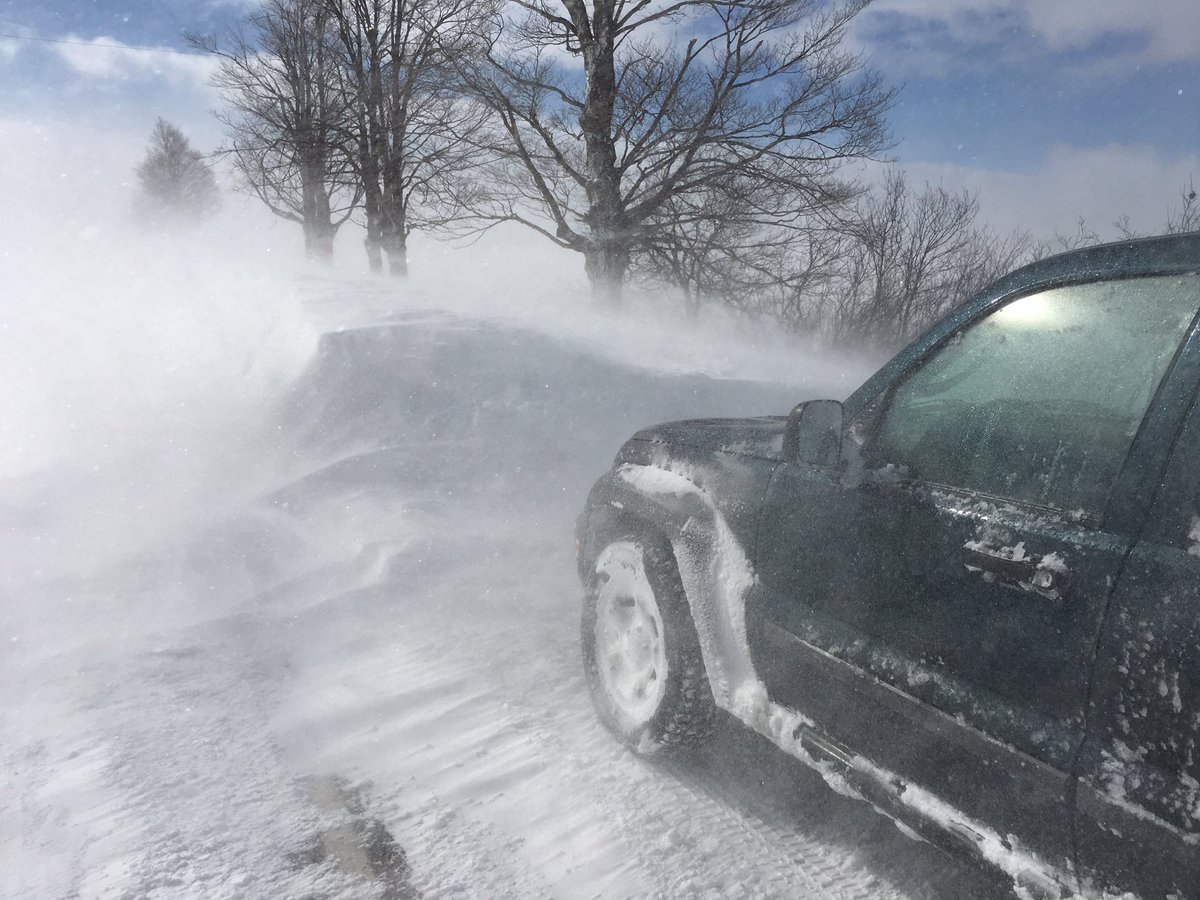 Just for a sense of scale, that’s the drifts that have closed this road west of Orangeville. <a href="/weathernetwork/">The Weather Network</a> #onstorm