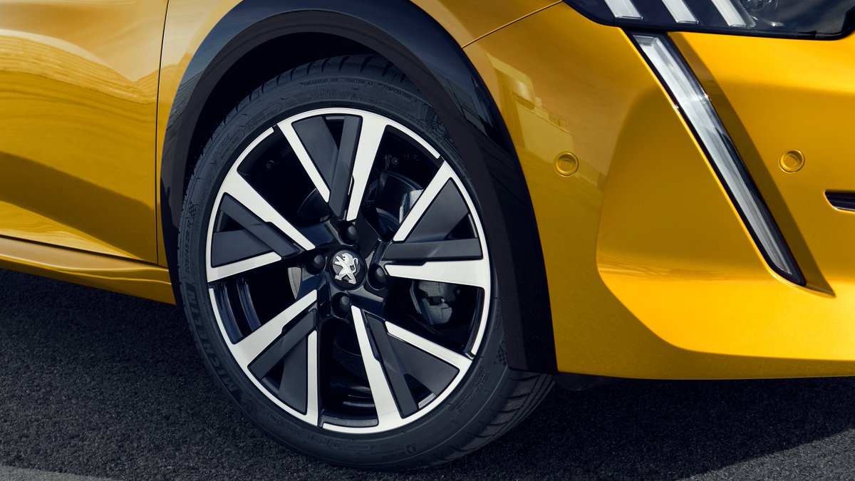 JPImparato's tweet photo. Enjoy some close-up shots of the new #Peugeot208 sleek design! #UnboringTheFuture https://t.co/LetAG4D9iN