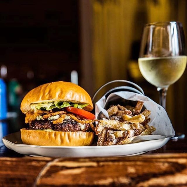 ShopLocRaleigh's tweet photo. Itโs Burger Monday at @mandolinraleigh ๐ Whoโs in?! Just $9 on Mondays in their bar ๐ #burgerandfries #houseground #lafarmbakery #briochebun #burgertime ๐ท @lindaeatsworld https://t.co/dpDVQ8ys0I https://t.co/xeFV03Miap