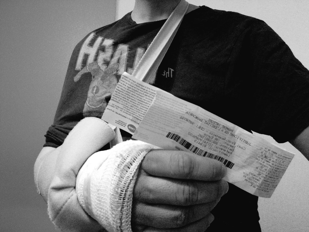 MrBalibari's tweet photo. Hola @TMBinfo @TMB_Barcelona os paso foto de mi brazo escayolado a ver si me quitáis la #sancion que me puso un revisor esta mañana por "validar el billete en su presencia Siento haber tardado pero en este estado no tengo mucha agilidad. #Verguenza #Abuso #tmb #Barcelona #busbcn https://t.co/Ua0yxmjDCE