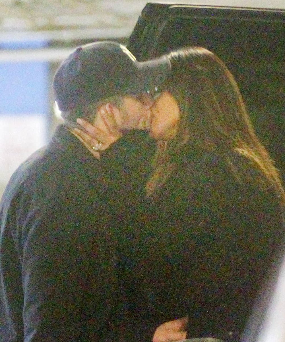 Beard_Club's tweet photo. #Bollywood 🌈#Celesbian👭 actress Priyanka Chopra (ex-member of Meghan's #Muffia #GirlsSquad), &amp; 🌈#GaySinger👬 Nick Jonas fool absolutely #NoOne with their highly-staged, #OnTheCheap, #NoToLoBudget #FakePDA in a random carpark somewhere #Gaslighting https://t.co/9xf7d5UEEO
