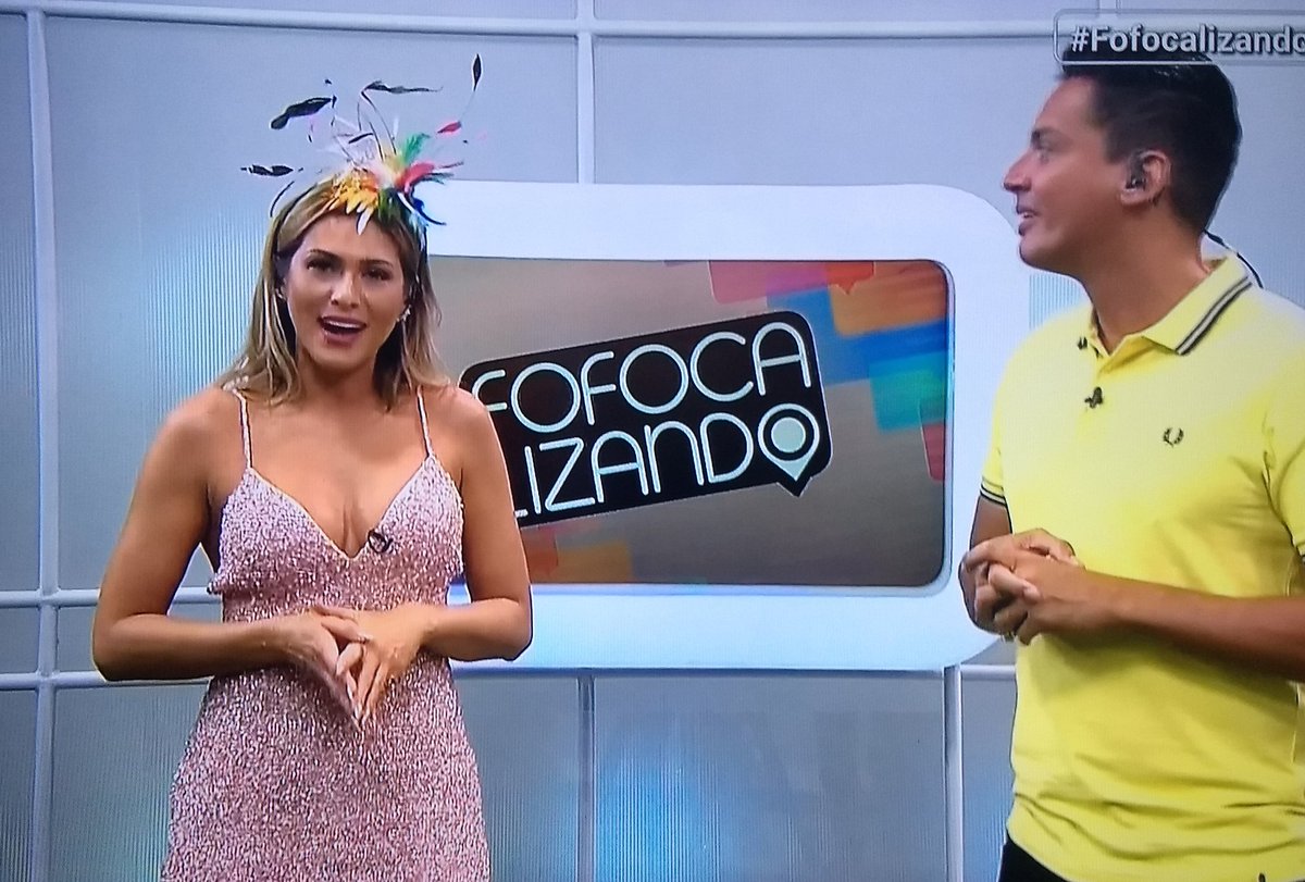 _niltinhocesar's tweet photo. Minha amiga @elbaramalho numa entrevista rápida sobre o carnaval no #FofocalizandoNoSBT @pfofocalizando @SBTonline com @LiviaAndradeSBT @euleodias @leao_lobo @deciopiccinini_ @mama_brusqueta #Fofoquito #Vinny Muito legal 💝💘💖💋😘🍀🙏🕊️ https://t.co/ckHdku8i2u