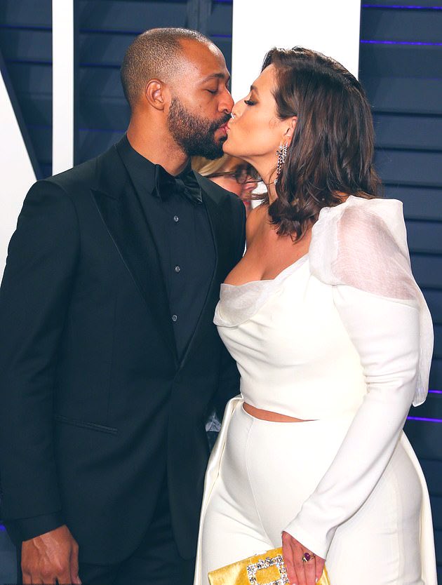 thegrahamdaily's tweet photo. 📸| Ashley Graham x Vanity Fair Oscar Party https://t.co/fY6pcRN3PQ