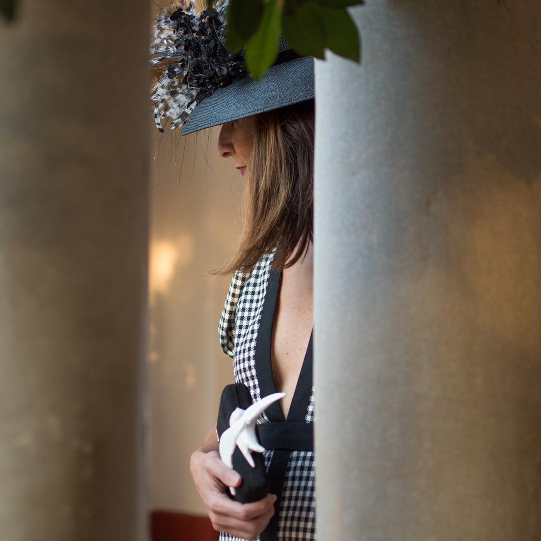 Mibuh_'s tweet photo. ¿Qué os parece el #look de María Jesús Losater? Nuestra Directora Creativa combina nuestros #complementos con un maravilloso vestido de #SaraSánchez https://t.co/BC586DAABB #moda #Fashion https://t.co/PF84iho9xS