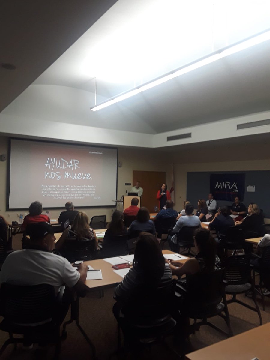 MIRAUSAOficial's tweet photo. El pasado sábado 23 de febrero se realizó el taller "Pierda el miedo al  examen de la ciudadania" en Palm Beach county. El taller contó con la presencia de un oficial de inmigración quien respondió satisfactoriamente todas las preguntas de los asistentes.
#AyudarNosMueve #WPB https://t.co/TZqXvO4dQv