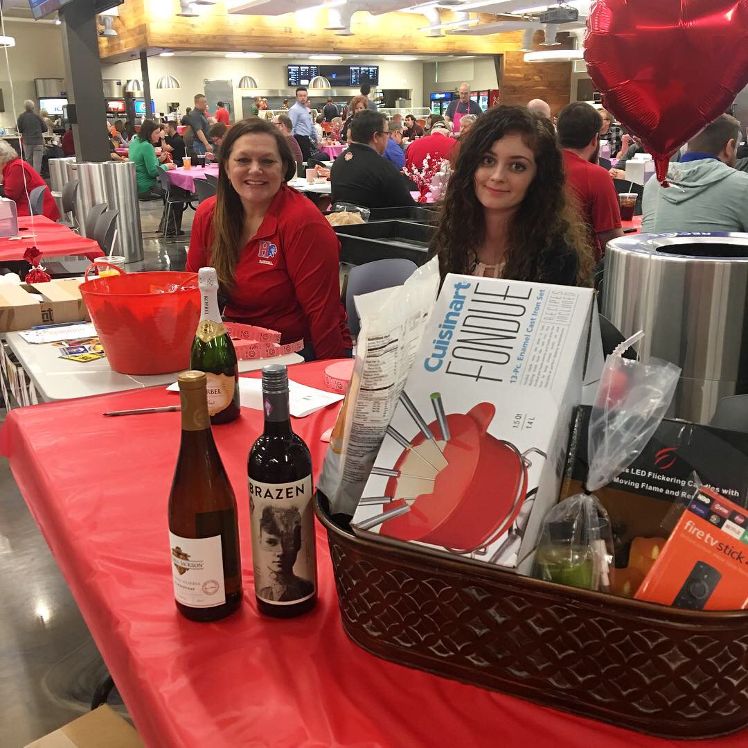 WorkAtSamtec's tweet photo. Every year on #valentinesday, @SamtecInc puts on a Chili Luncheon and all proceeds raised go to benefit the @American_Heart.  What is unique about this annual event, our supervisors and managers serve food &amp; drinks, clean tables, and wait on tables.  #AmericanHeartMonth https://t.co/jrSigE0JHs