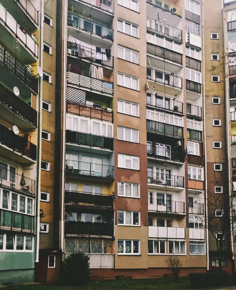 n_twardowska's tweet image. Elo Kraków! Znacie jakieś fajne miejscówki podobne do tych? #bloki #HongKong #choihungestate