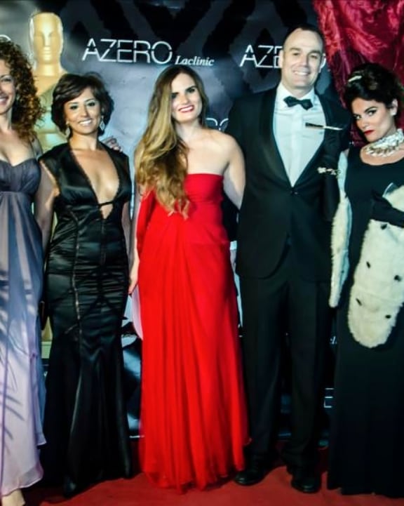 AZEROLaclinic's tweet photo. 🎉 #Oscar2019 🎬 Las fiestas de Vanity Fair, #Madonna, #ElthonJohn  y, por supuesto, #Azerolaclinic son las IMPRESCINDIBLES tras la fiesta del cine 🍸🍹 🤪
.
. ¿Sabías que los famosos utilizan la toxina botulínica (bótox) o la mesoterapia para estar «divinos» en la alfombra roja? https://t.co/qRSQBp41lv