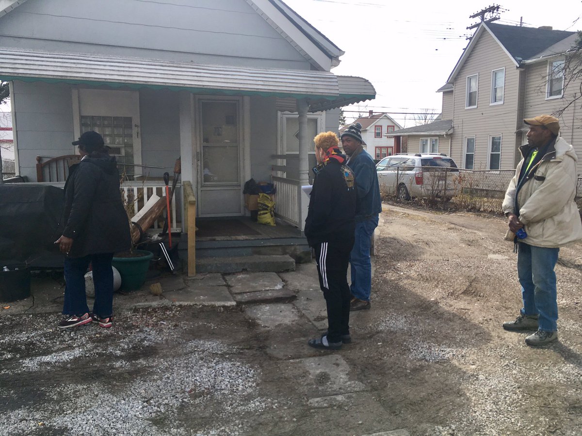 nupointcdc's tweet photo. Union Miles' #BuildingFutures workforce training/re-entry program out in the field today, developing a quote for a resident's porch expansion goals! Contact our office if you have a project you would like quoted and help train our aspiring contractors! #rehab #UnionMiles #SEcle https://t.co/ATBdaHTr95