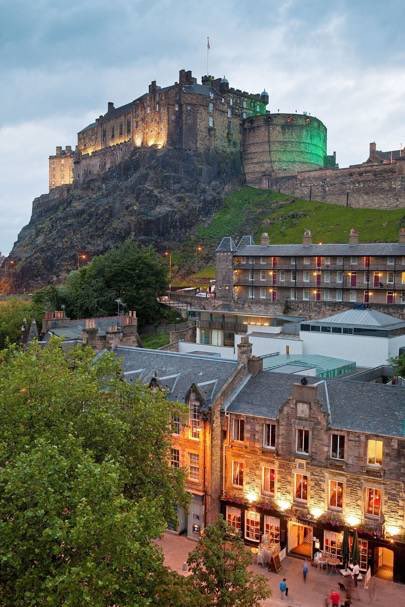 poppyjacobs25's tweet photo. So excited for Edinburgh now it’s all booked up😁🌤🍹✈️🌇 @Toddparrott0705 #42days https://t.co/Q5rgMo58pe