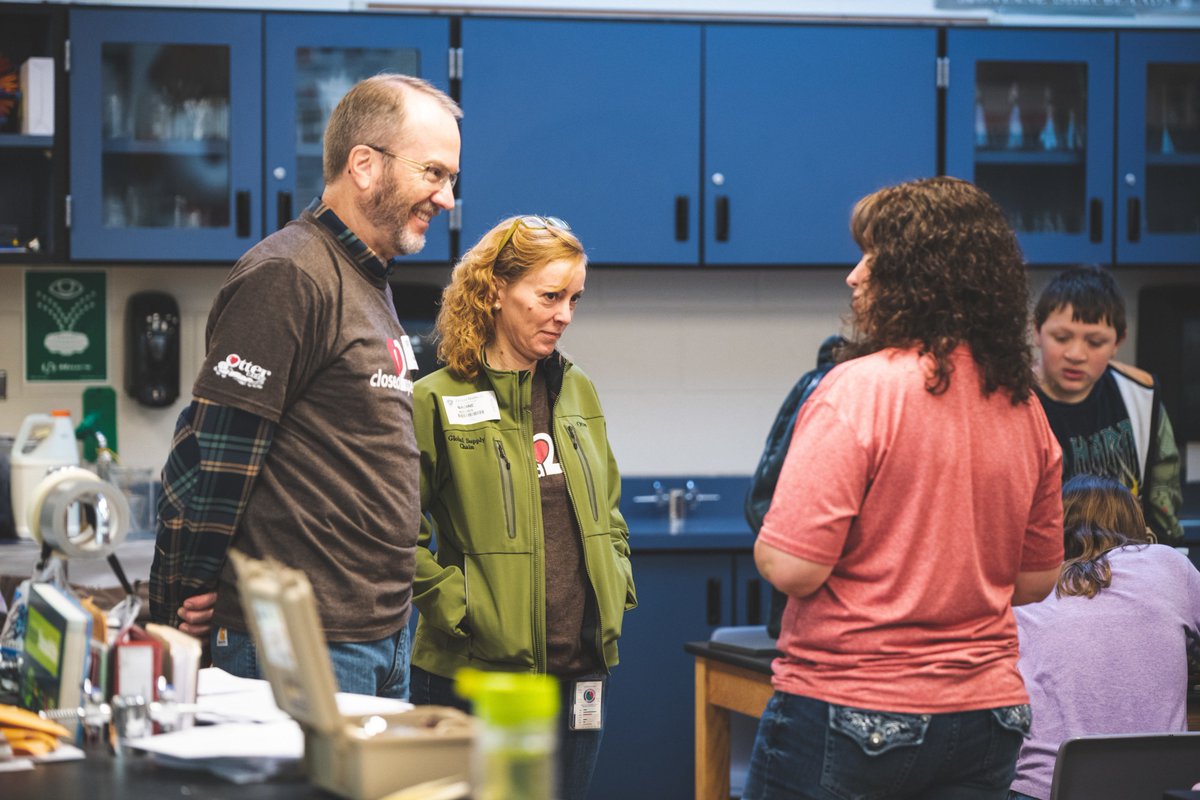 WebberMS's tweet photo. 2/2 More great photos of teachers, students and Otters collaborating and learning from πΈ @johnlagphoto #closed2open @OtterCares @OtterBox #PSDproud #theWebberWay @mrs_tkearns #WebberScience https://t.co/TBEyiha9bF
