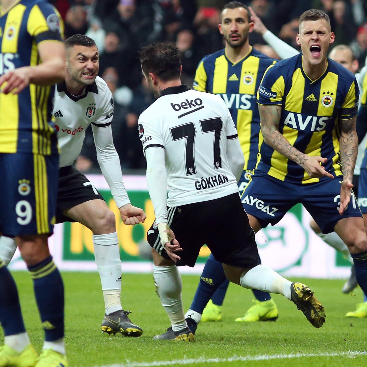 Besiktas's tweet photo. Maçın ilk devresinden fotoğraflar 📸 https://t.co/sEeamsiaEc