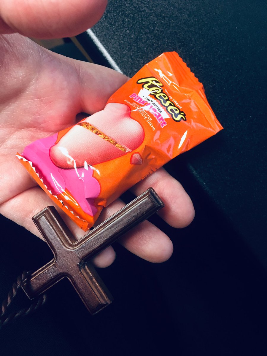 AnsleySnaps's tweet photo. When the One Church Plan hasn’t even been debated yet and you only have 3 pieces of chocolate left #UMCGC2019 #ionlytweetforconferences #ngumc #onechurchplan https://t.co/Ma7EQoHoi4