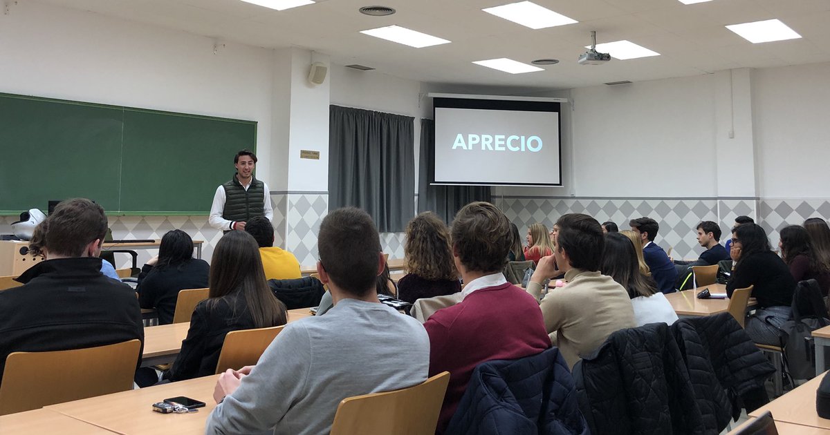 “Efectividad y comunicación”. Sesión de @Miguel_GM_  en nuestra escuela de debate universitario. Nuestros alumnos han aprendido la conexión entre comunicación y emociones, ¡gracias!