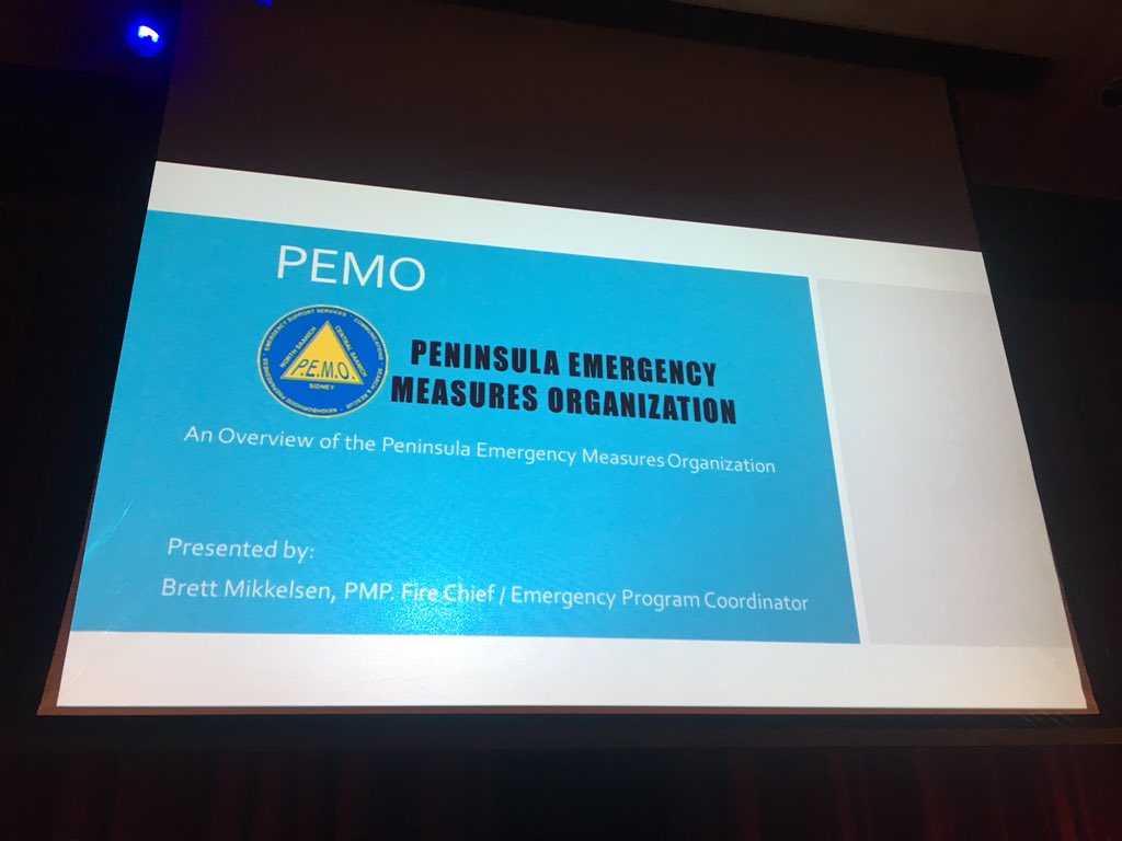 SidneyFireDept's tweet photo. @SidneyVFire Fire Chief Brett Mikkelsen presenting to community members about @PEMO Peninsula Emergency Measures Organization. @PEMO_SAR @PEMOCOMMS @PEMONEPP @PEMONEPP. #beprepred #sidney #yyj https://t.co/NLeIMa82B6