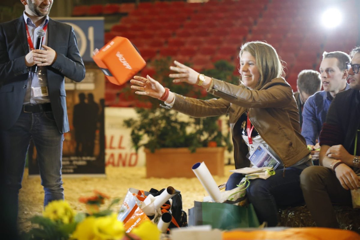 Grazie <a href="/Fiorello/">Rosario Fiorello</a> e <a href="/radiodeejay/">Radio Deejay</a> per aver raccontato di <a href="/VazappHub/">Vazapp Hub Rurale</a> siamo di rientro da Parigi, speriamo di incontrarci