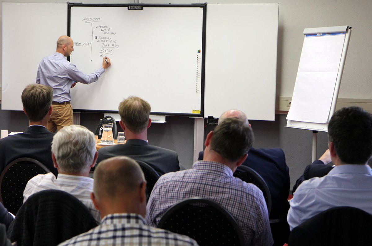 Vabnet's tweet image. Ben jij jezelf tijdens een presentatie? Gebruik je verhalen, is je boodschap overtuigend en beleef je er plezier aan? Training op 21/3 bij de #vab ! ow.ly/6Hjb30nP4Bn