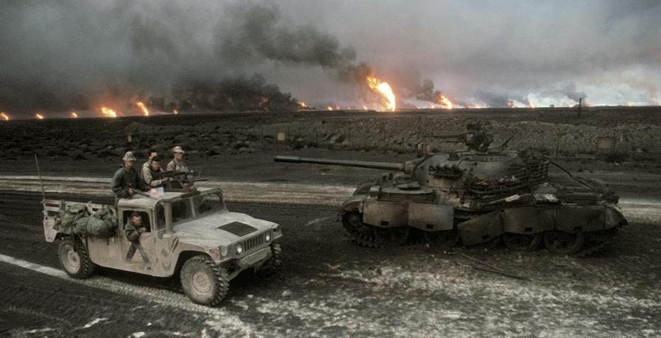 Americas_Crimes's tweet photo. This week in 1991, the US ground war against Iraq began in the Persian Gulf War. The US committed 100s of war crimes, including bombing civilian buildings, vehicles &amp; infrastructure. The US used cluster bombs, depleted uranium &amp; napalm &amp; over 100,000 died as a result of the war. https://t.co/mY6Ep5o29J
