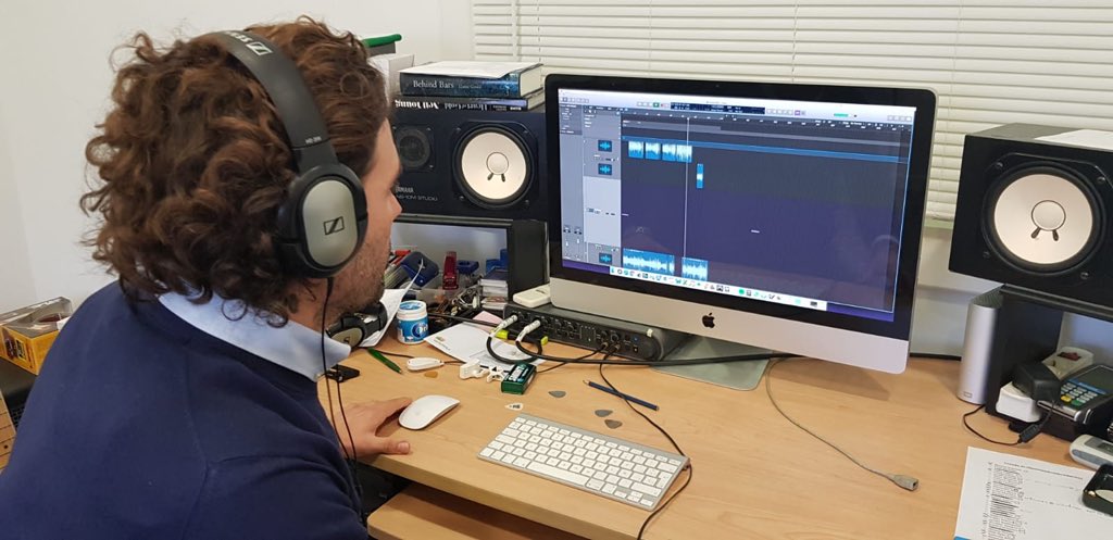 Scrigofficial's tweet photo. Ya en Producción nuevos temas de #Scrig Preparando guías!! https://t.co/wrS5S4E6Iu