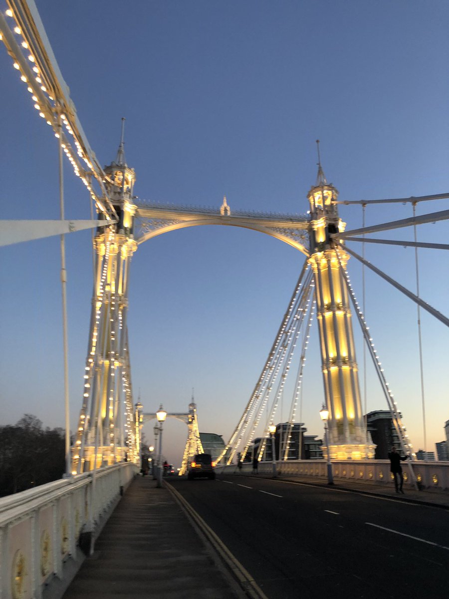 AnnelieseSearle's tweet photo. Running home from work was worth it with these views! #londonviews #workrun #london https://t.co/xqwQDxqdr9