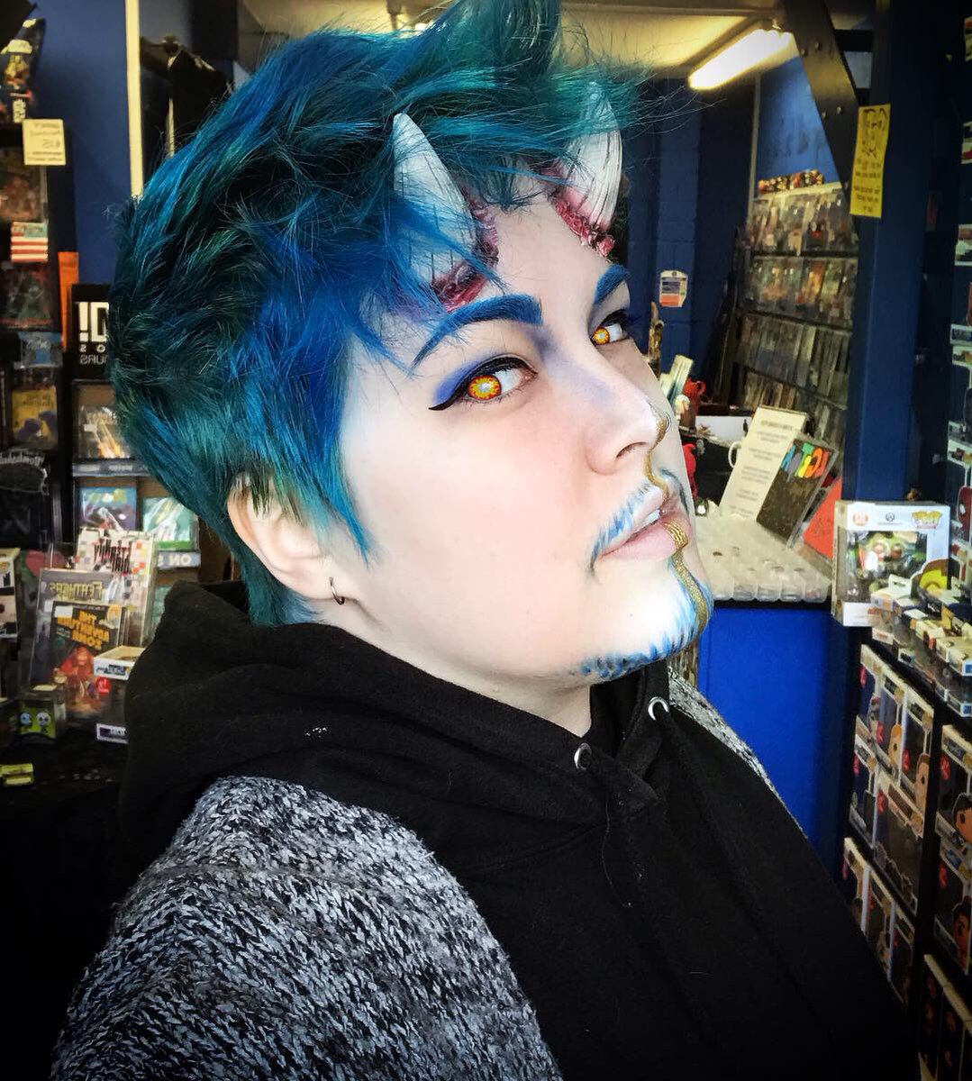 your_pal_bucky's tweet photo. Completely unintentionally ended up rocking a look reminiscent of #DemonHanzo... I’ll take it! 😂

PS. Don’t tell anyone, but I’m a McCree main 😜

#overwatch @PlayOverwatch @Blizzard_Ent #nonbinary #hanzo #mccree #muotd #ootd #looks https://t.co/qZre9UA9Ww