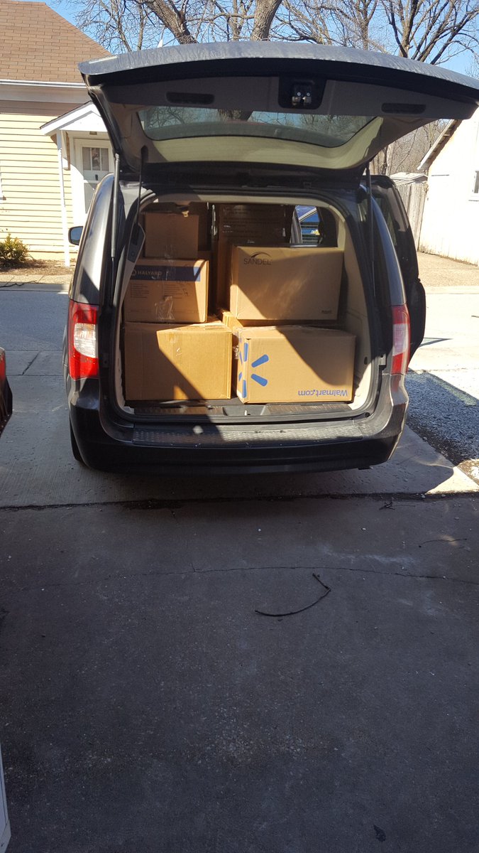 AlleluiaBaskets's tweet photo. Loading boxes full of Easter Baskets for less fortunate children. https://t.co/FRK2rbXsVE