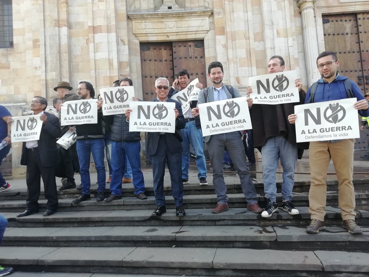 VTVcanal8's tweet photo. #EnFotos 📸| Colombianos protestan en la plaza Bolívar de Bogotá contra el llamado #GrupoDeLima y la visita del vicepresidente de EE.UU., Mike Pence. Dicen ¡No a la guerra! #25Feb

#SeguridadPorLaPaz https://t.co/FXnqZsCWNZ