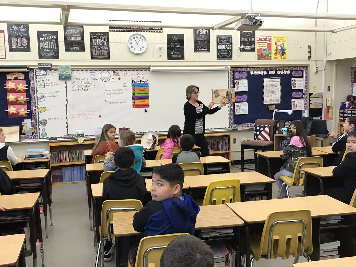 MrCukro's tweet photo. Guest readers at @MeadowGreenLJ for #ReadAcrossAmericaweek #dayofthereader! @LowellJoint https://t.co/mbXjWTnu93
