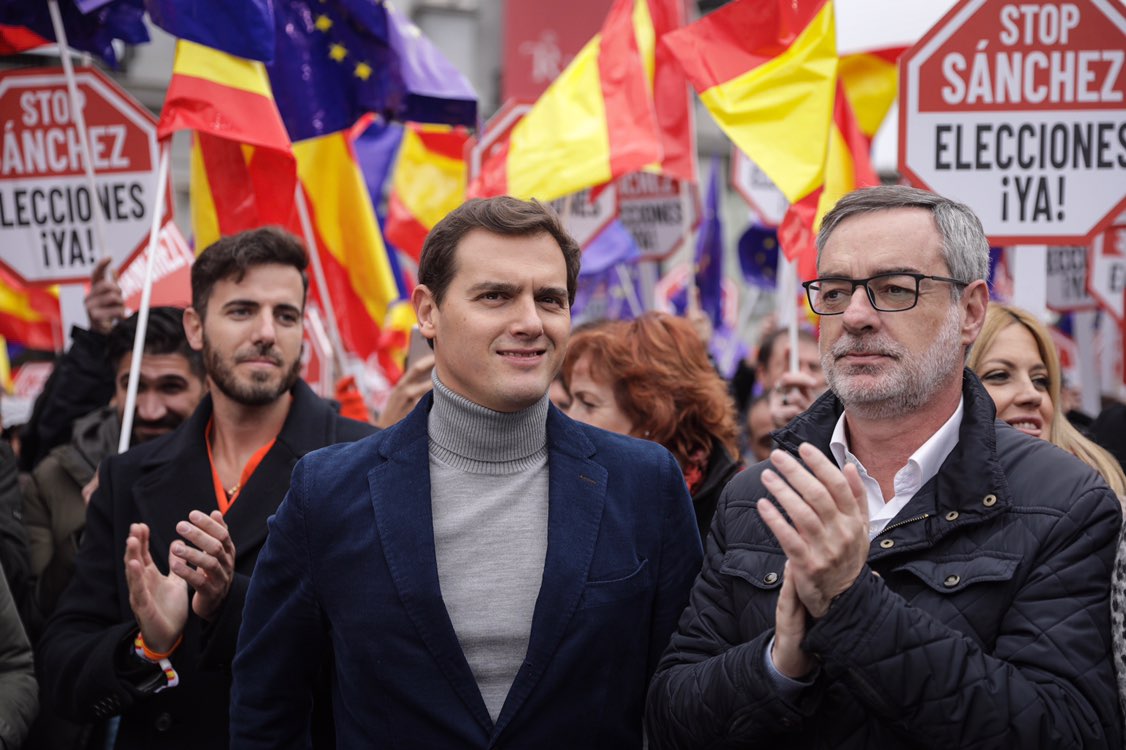 CiudadanoVille's tweet photo. ✍ Hoy me presento a las primarias de Cs para ser el candidato a las elecciones generales del #28A por Almería, la tierra de mi padre que siento como propia. Afronto este nuevo reto con mucha ilusión y energía. Espero recibir vuestro apoyo 🍊 https://t.co/cgDVvbjrpg